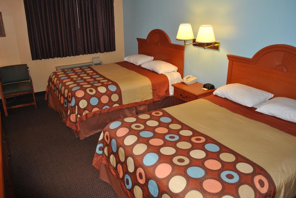Super 8 By Wyndham Shipshewana Hotel Room photo
