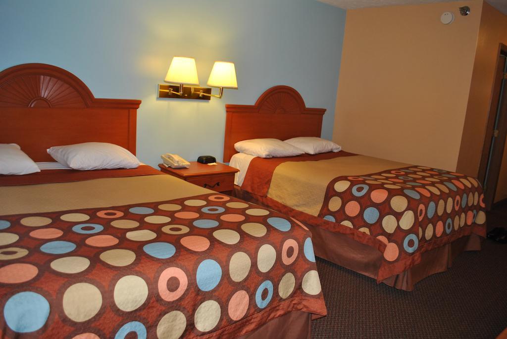 Super 8 By Wyndham Shipshewana Hotel Room photo